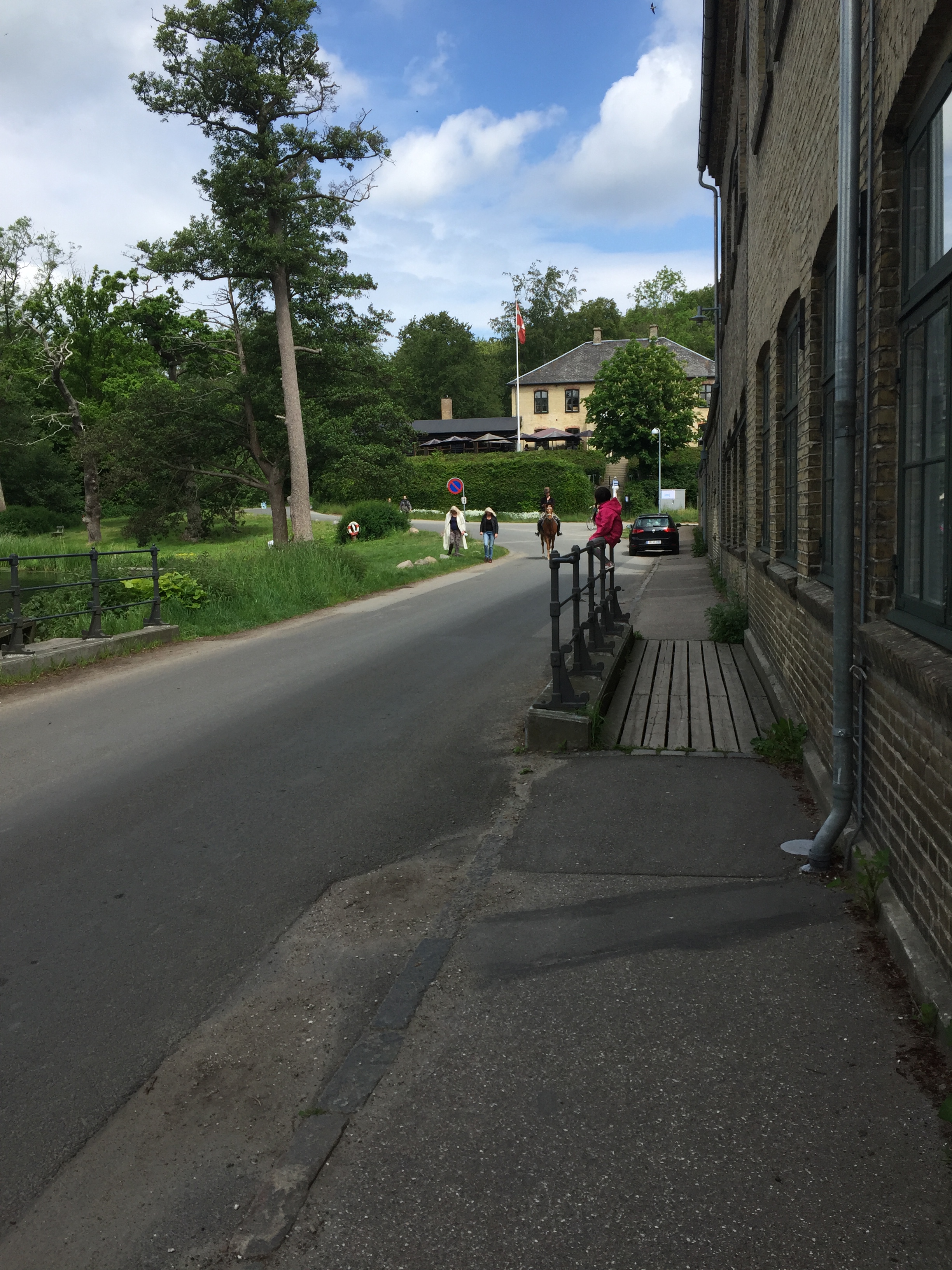 DF91BDFB-DDFE-4F76-A5DE-83673B40D6F2